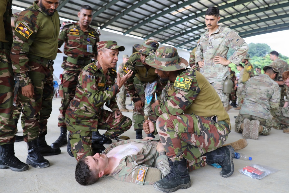 U.S., Bangladesh Soldiers Sharpen Combat Medical Skills