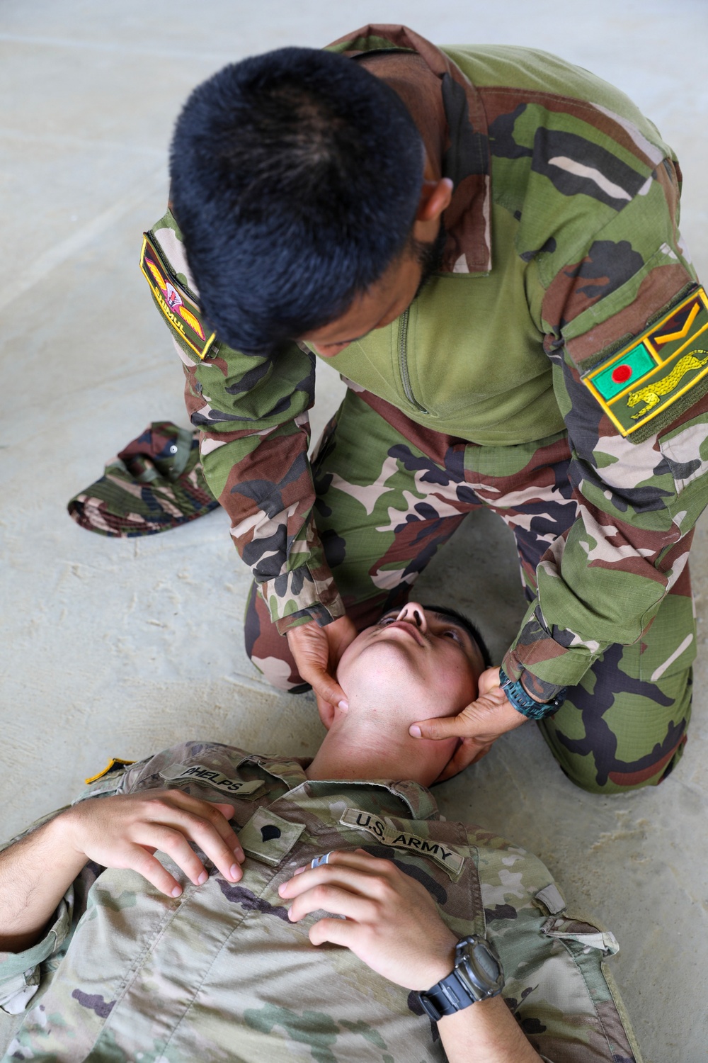 U.S., Bangladesh Soldiers Sharpen Combat Medical Skills