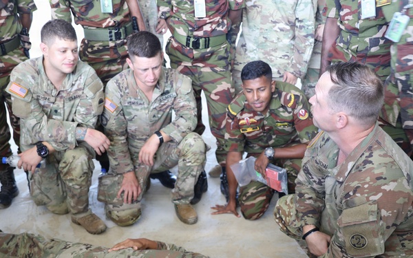 U.S., Bangladesh Soldiers Sharpen Combat Medical Skills