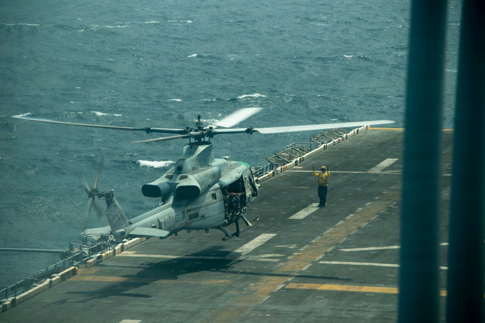 USS Boxer, VMM 163 Conducts Flight Operations