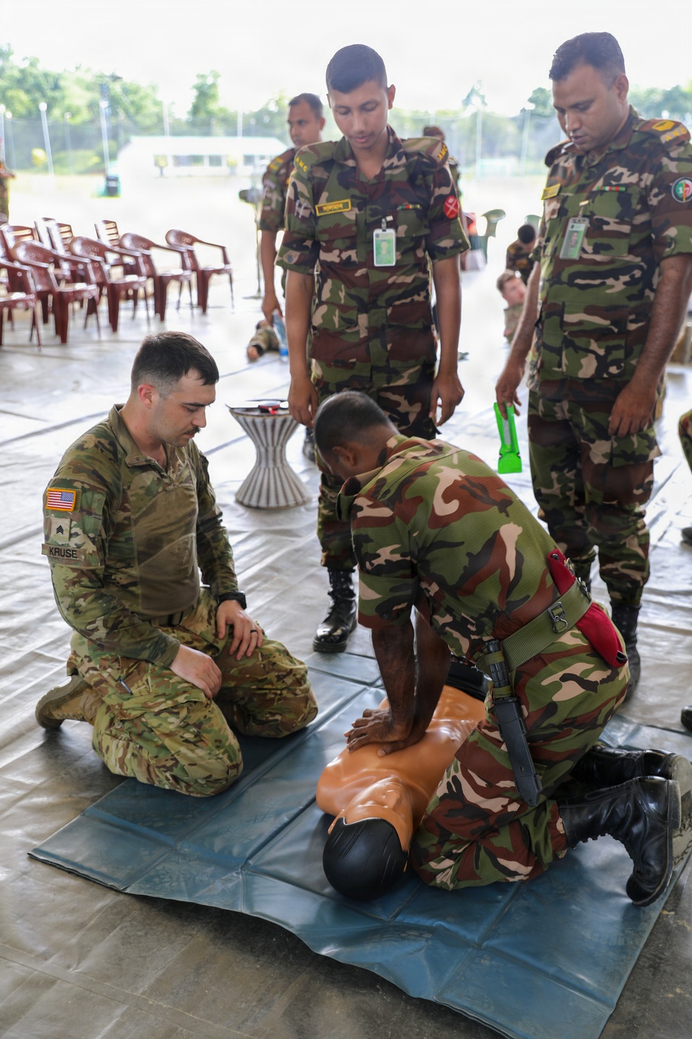 U.S., Bangladesh Soldiers Sharpen Combat Medical Skills