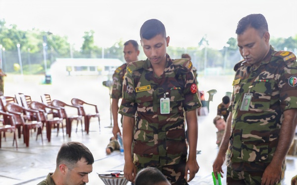 U.S., Bangladesh Soldiers Sharpen Combat Medical Skills