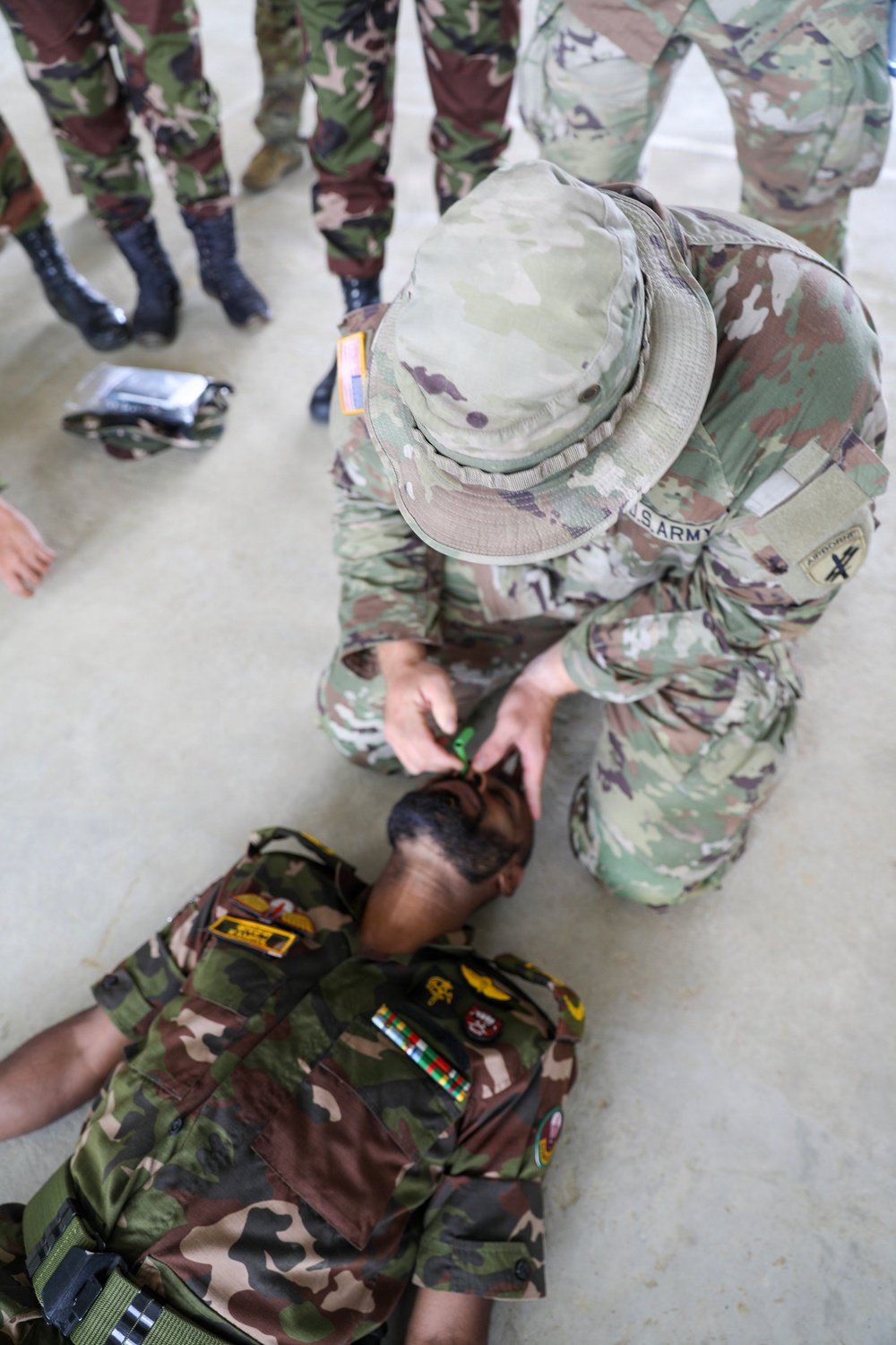 U.S., Bangladesh Soldiers Sharpen Combat Medical Skills