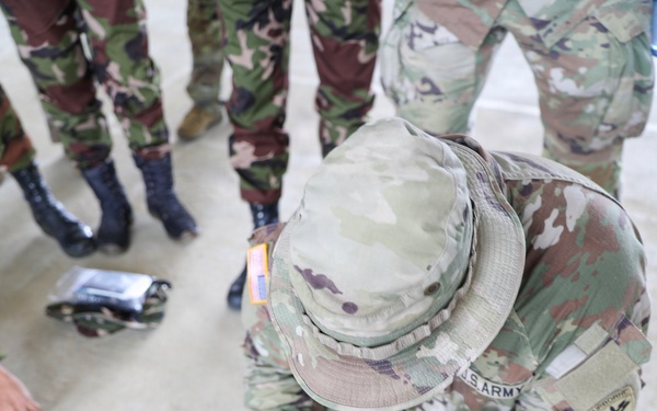 U.S., Bangladesh Soldiers Sharpen Combat Medical Skills