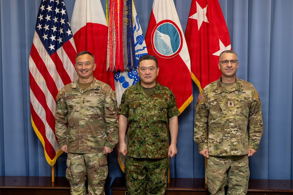 Lt. Gen. Yoshiki Adachi Visits Camp Zama