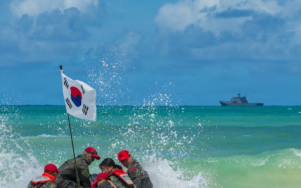 South Korean Navy tank landing ship Cheon Ja Bong (LST 687) inserts ROK Marines during ship-to-shore movements during RIMPAC 2026