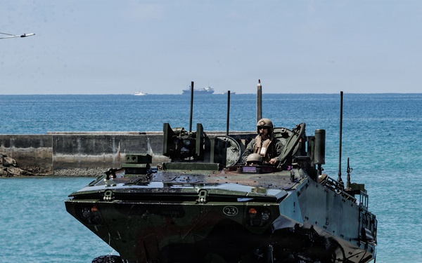 USS Rushmore ports and off-loads troops and equipment