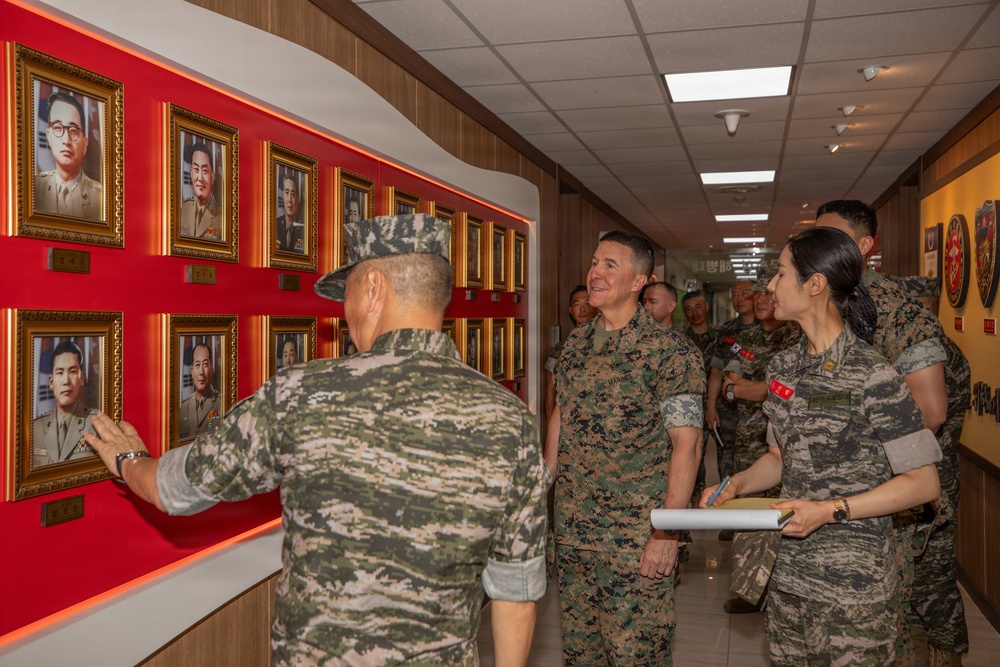 KMEP 26.2: III MEF General Visits Republic of Korea Marine Corps Headquarters