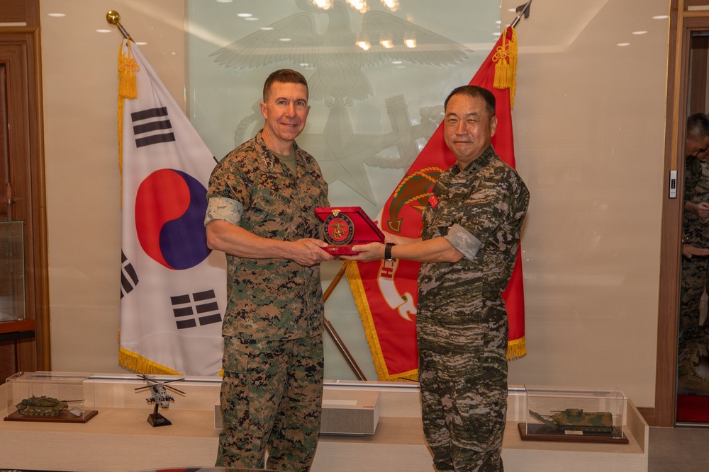 KMEP 26.2: III MEF General Visits Republic of Korea Marine Corps Headquarters
