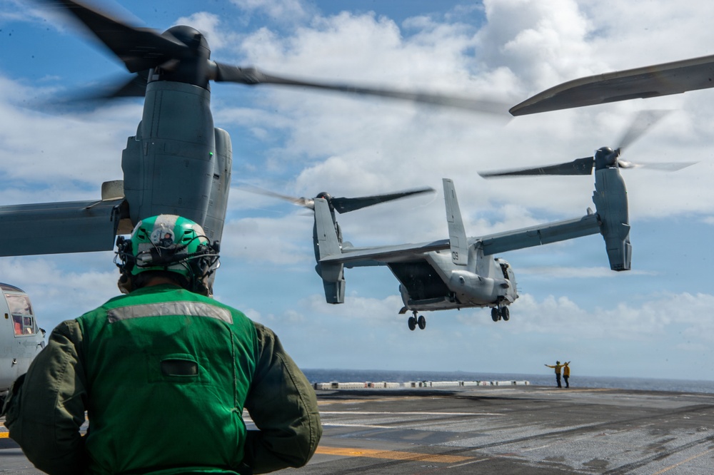 Marines depart USS Essex during RIMPAC 2026