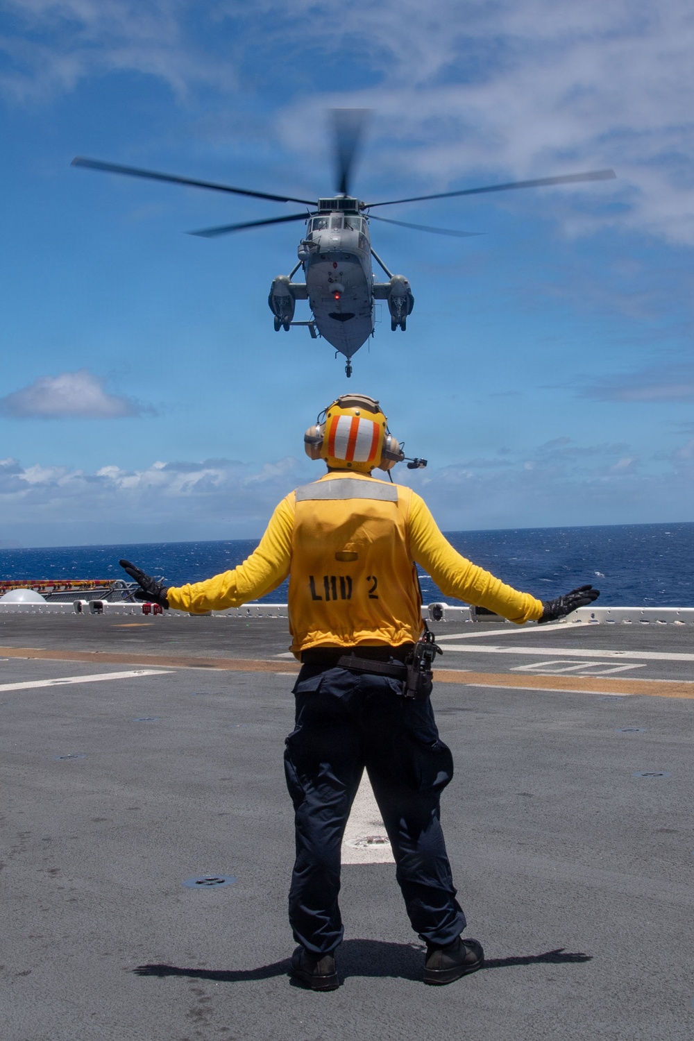 USS Essex conducts CASEVAC with Peruvians during RIMPAC 2026