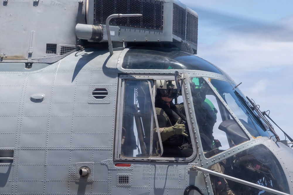 USS Essex conducts CASEVAC with Peruvians during RIMPAC 2026