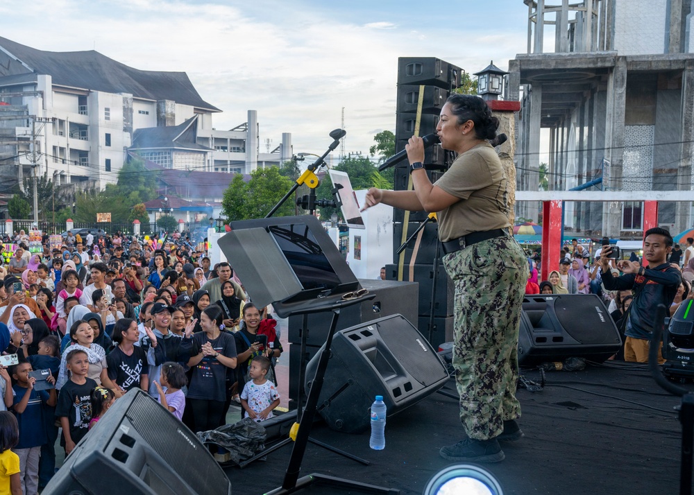 Pacific Partnership Band holds concert in Pandan, Indonesia