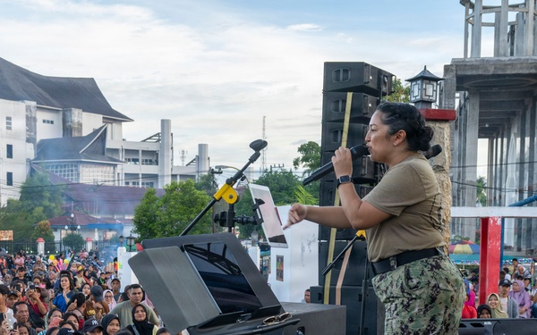 Pacific Partnership Band holds concert in Pandan, Indonesia