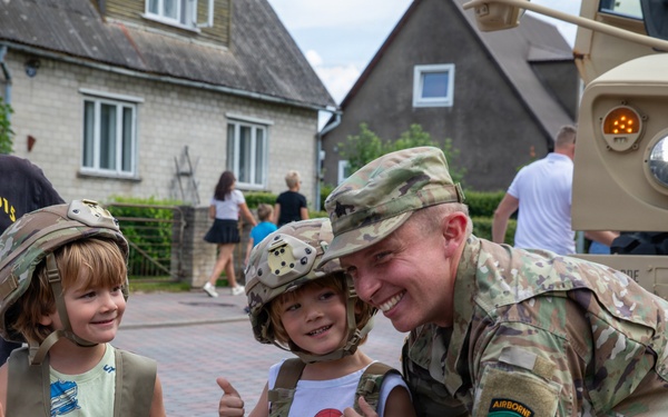 U.S. Army Soldiers participate in Võru Children’s Festival