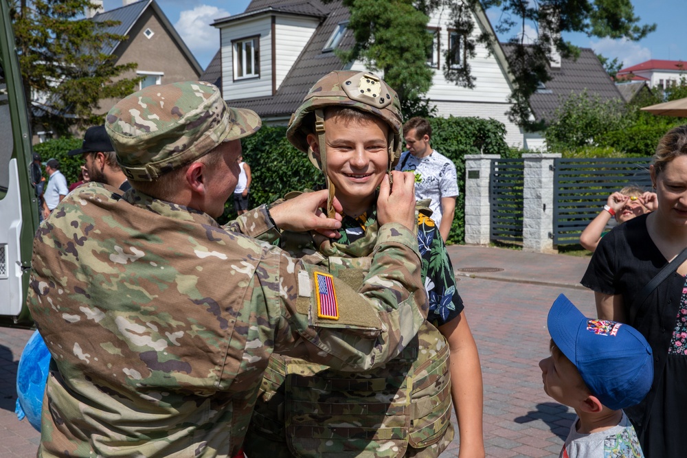 U.S. Army Soldiers participate in Võru Children’s Festival