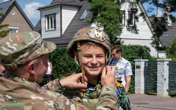 U.S. Army Soldiers participate in Võru Children’s Festival