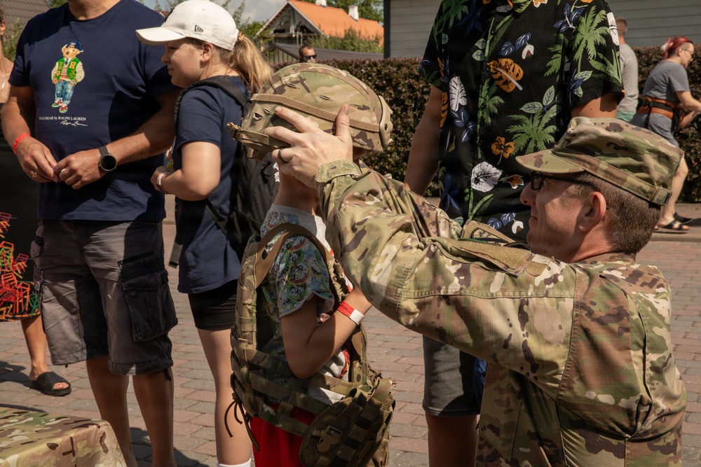 U.S. Army Soldiers participate in Võru Children’s Festival