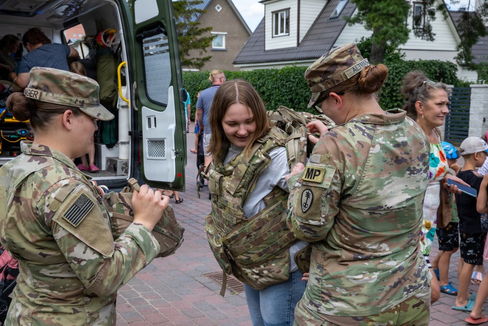 U.S. Army Soldiers participate in Võru Children’s Festival