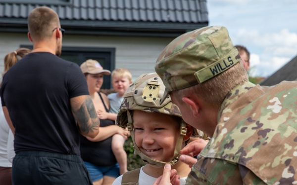 U.S. Army Soldiers participate in Võru Children’s Festival