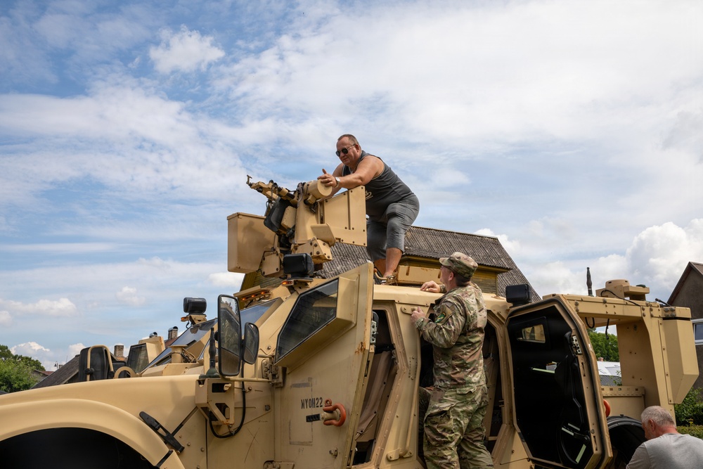 U.S. Army Soldiers participate in Võru Children’s Festival