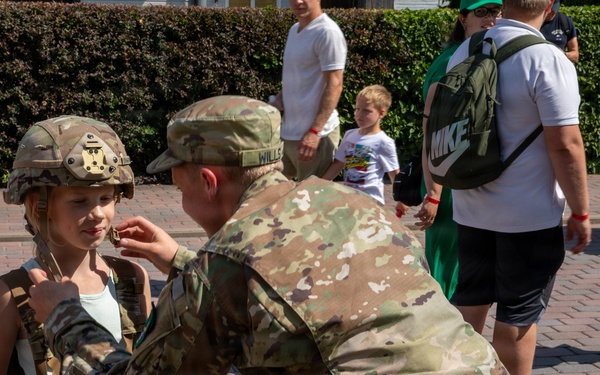 U.S. Army Soldiers participate in Võru Children’s Festival