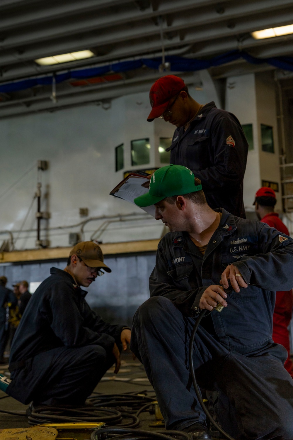 USS KEARSARGE CONDUCTS ROUTINE MAINTENANCE
