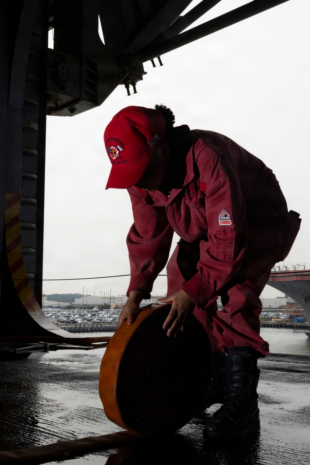 USS KEARSARGE CONDUCTS ROUTINE MAINTENANCE