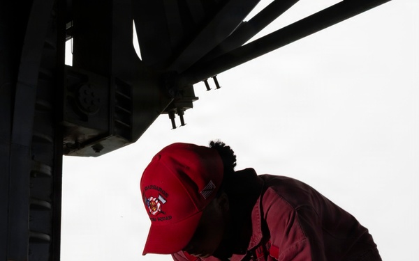 USS KEARSARGE CONDUCTS ROUTINE MAINTENANCE