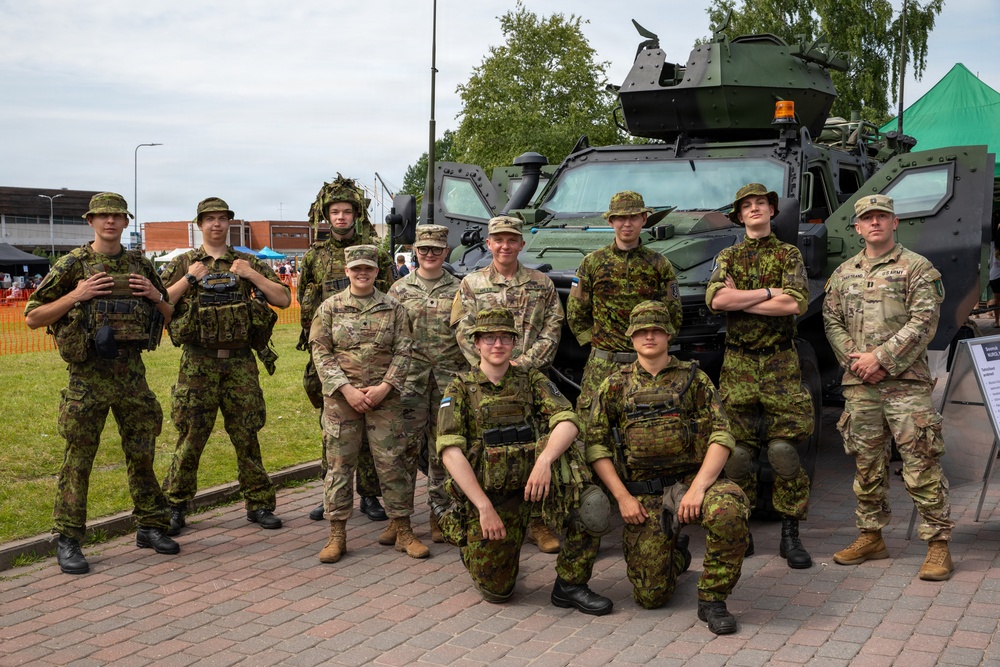 U.S. Army Soldiers participate in Võru Children’s Festival