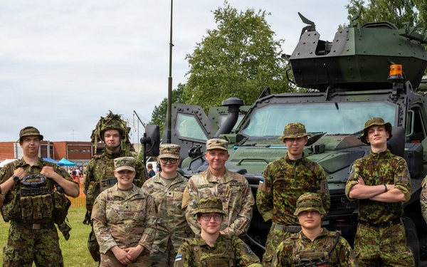 U.S. Army Soldiers participate in Võru Children’s Festival