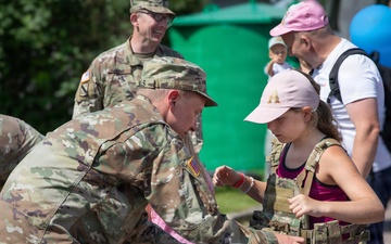 U.S. Army Soldiers participate in Võru Children’s Festival
