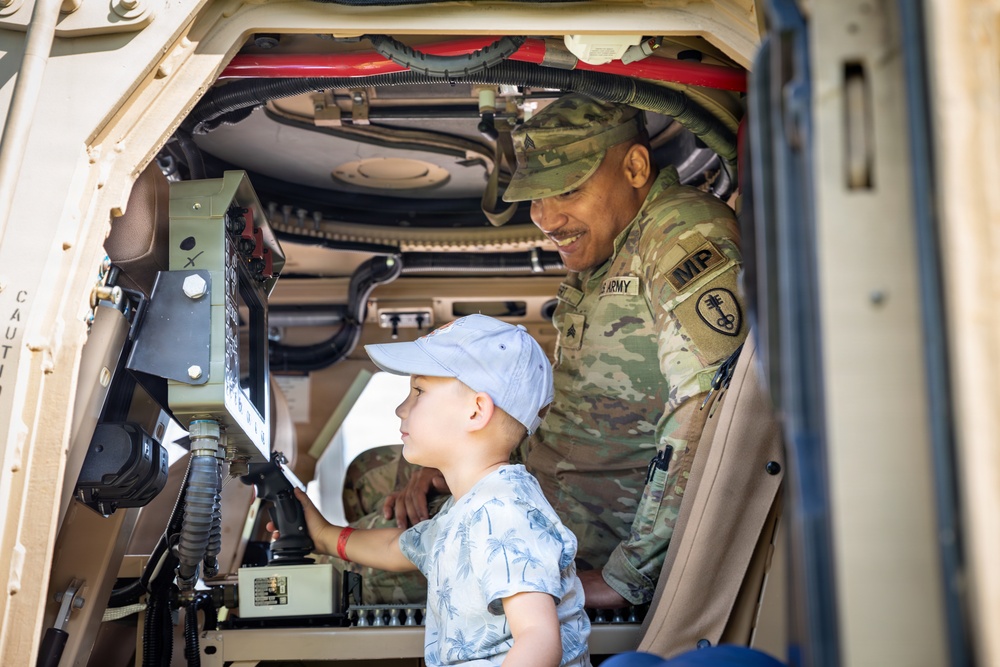 U.S. Army Soldiers participate in Võru Children’s Festival