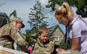 U.S. Army Soldiers participate in Võru Children’s Festival