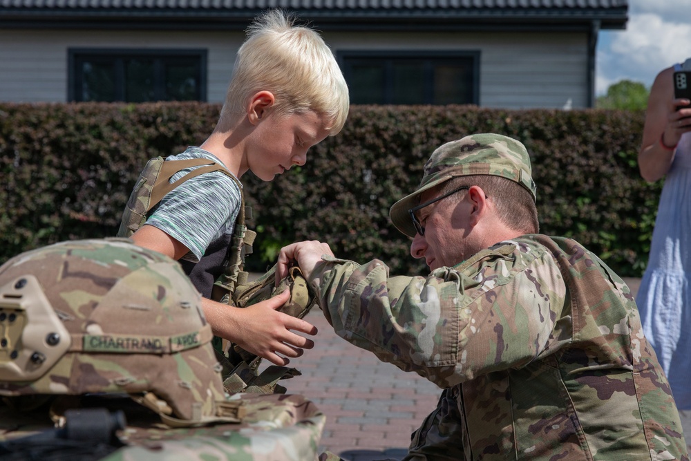 U.S. Army Soldiers participate in Võru Children’s Festival
