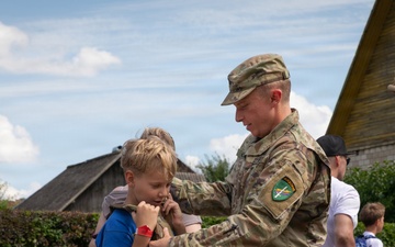 U.S. Army Soldiers participate in Võru Children’s Festival