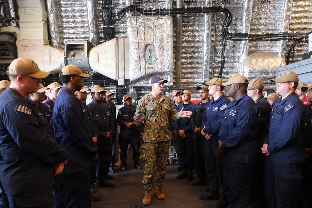 Naval Surface Force Atlantic (SURFLANT) visits USS MINNEAPOLIS-ST PAUL (LCS-21)