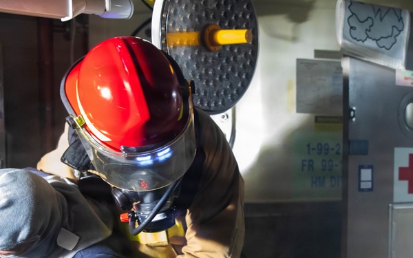 USS Arlington (LPD 24) conducts General Quarters (GQ) drills