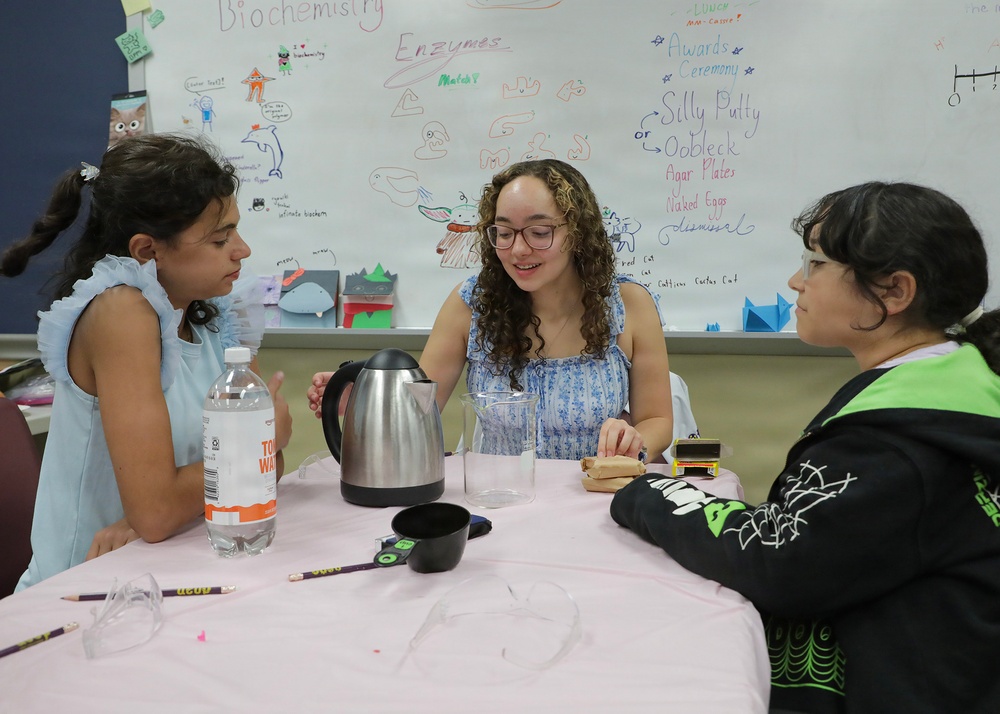 Near-Peer Mentors / Students participating in the USAARL GEMS (Gains in the Education of Mathematics and Science) Program Session Four.