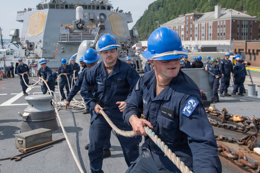 USS Mahan Departs Quebec City