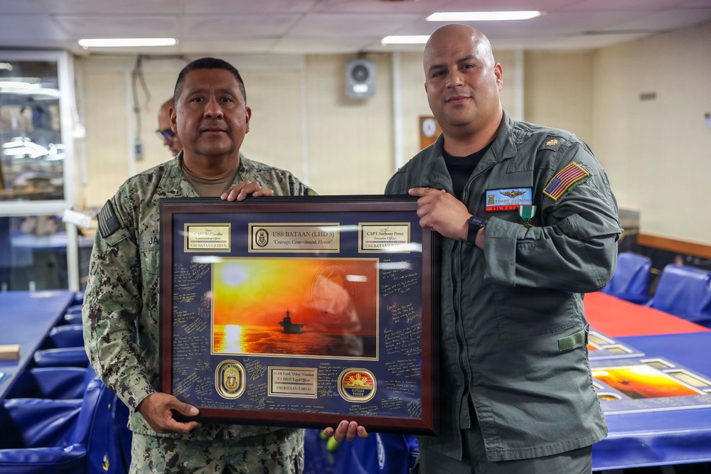 Lt. Cmdr. Guzman Receives Award and Rung Off