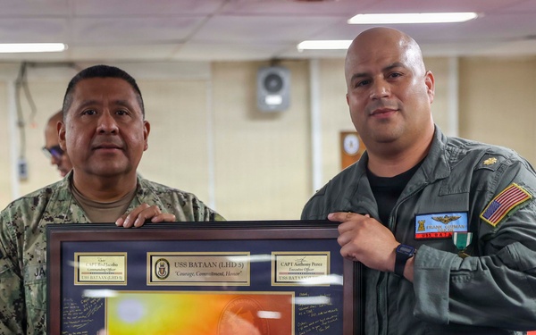 Lt. Cmdr. Guzman Receives Award and Rung Off