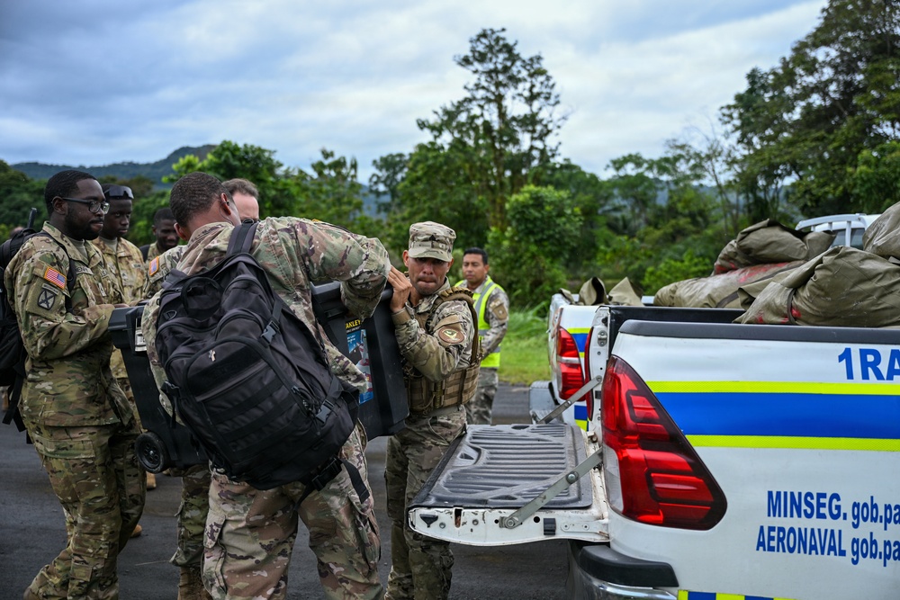 Joint Task Force-Bravo collaborates with Servicio Nacional Aeronaval to deliver bridge materials