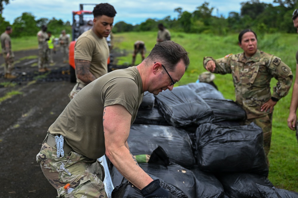 Joint Task Force-Bravo collaborates with Servicio Nacional Aeronaval to deliver bridge materials