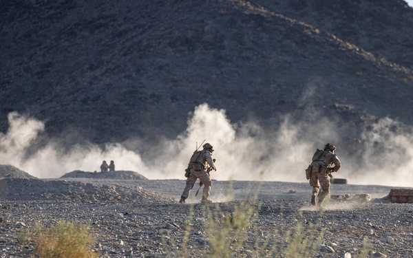 SLTE 4-26: 2nd Battalion, 2nd Marine Regiment Conduct Live-Fire Squad Attacks
