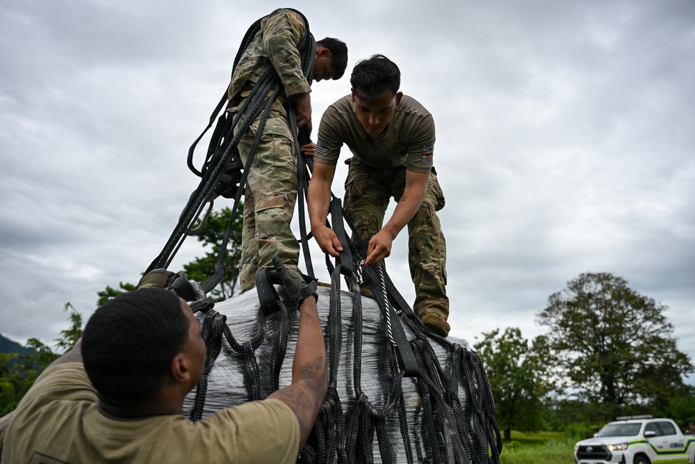 Joint Task Force-Bravo collaborates with Servicio Nacional Aeronaval to deliver bridge materials