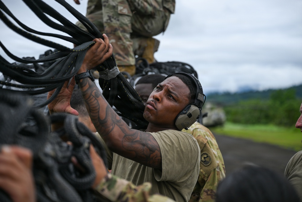 Joint Task Force-Bravo collaborates with Servicio Nacional Aeronaval to deliver bridge materials