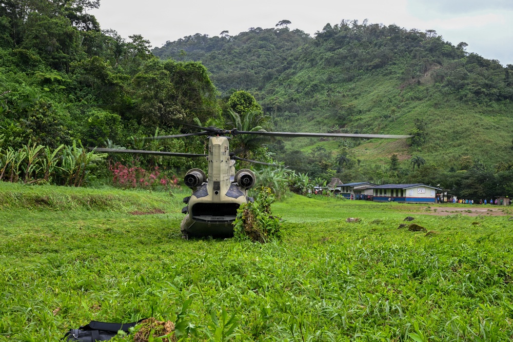 Joint Task Force-Bravo collaborates with Servicio Nacional Aeronaval to deliver bridge materials