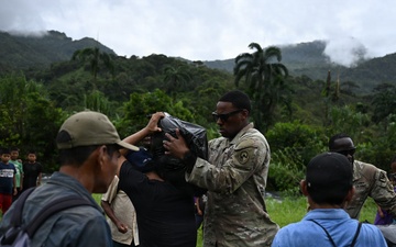 Joint Task Force-Bravo collaborates with Servicio Nacional Aeronaval to deliver bridge materials