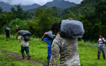 Joint Task Force-Bravo collaborates with Servicio Nacional Aeronaval to deliver bridge materials